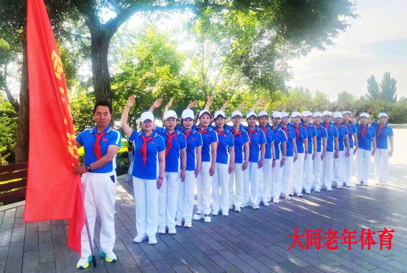 001少先队队礼.jpg